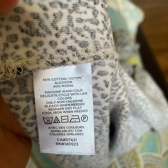 Summer sleeveless animal print shirt. Extra small. - Picture 6 of 6